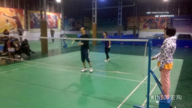 图2、前为企业副总欧家瑞，，，，，，，后为平面部设计师卢婉贞-瓷砖一线品牌hjc888黄金城陶瓷