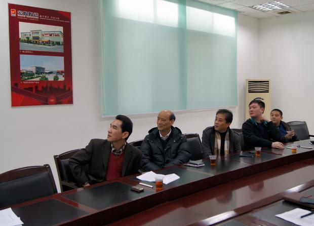 图8、点票、记票、宣布效果，，，，，评委们都在主要注视着优异专卖店名单的出炉