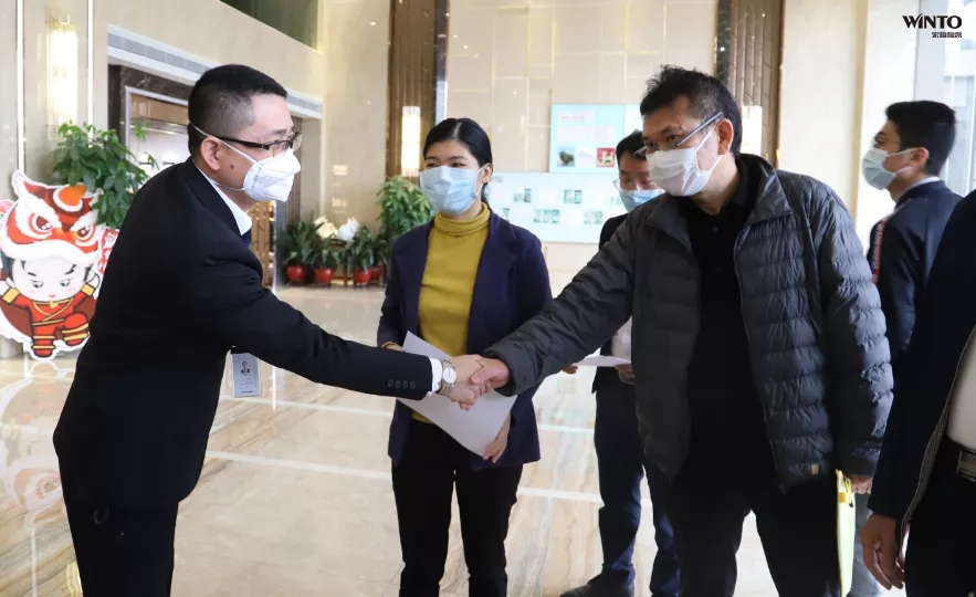 hjc888黄金城销售副总司理曹俊陪同实地考察