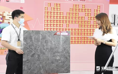 hjc888黄金城现场主持图