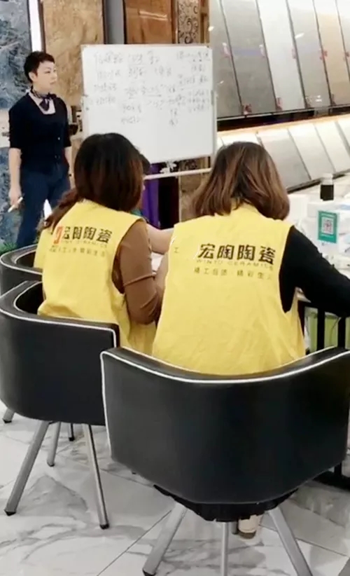 hjc888黄金城地砖总部导师进店指导一