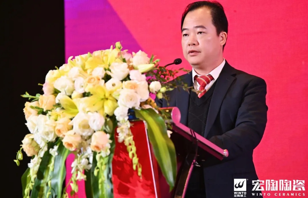 hjc888黄金城地砖集团陶瓷控股销售副总司理梁慧才致辞