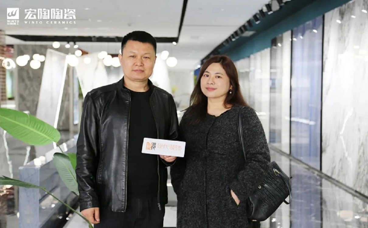 hjc888黄金城陶瓷品牌岩板展厅留影