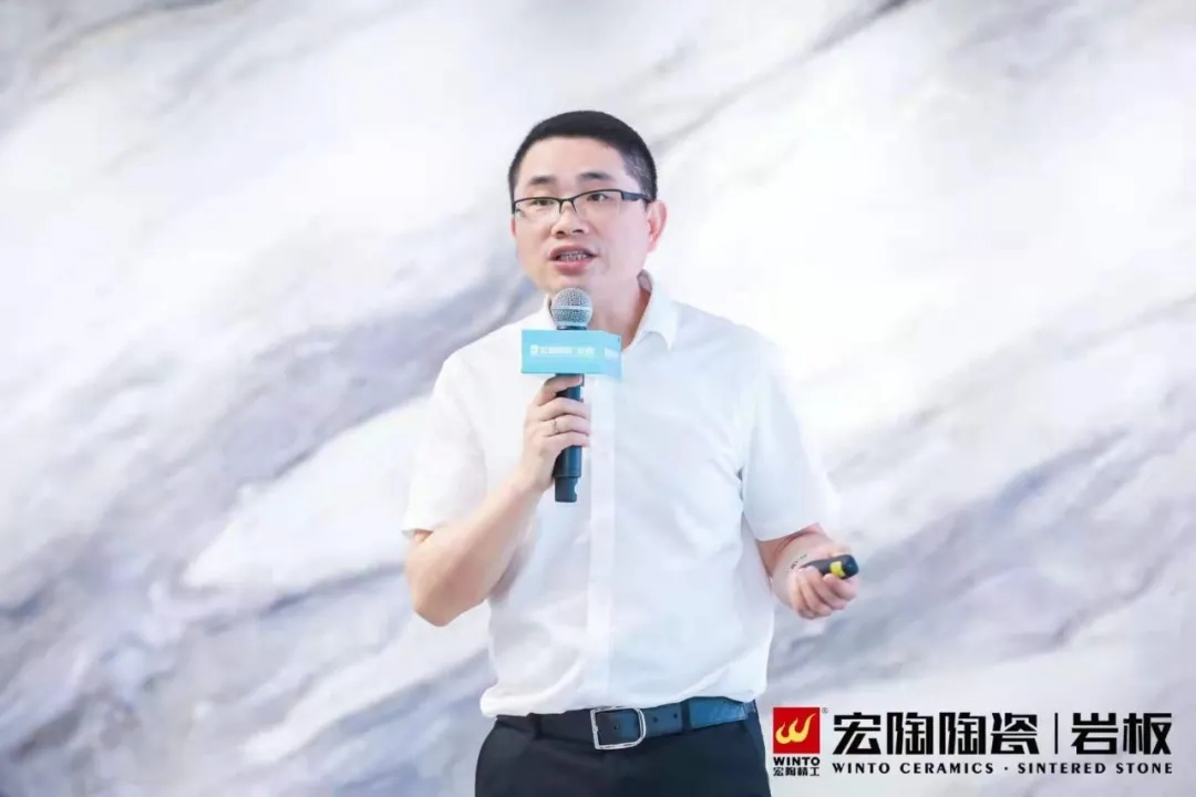 hjc888黄金城陶瓷销售副总司理曹俊作《科技赋能·净在呼吸》主题分享图