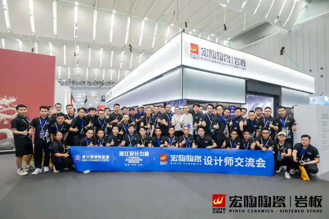 《新形势下，，，设计+工业怎样融合立异》为主题的论坛问道图片