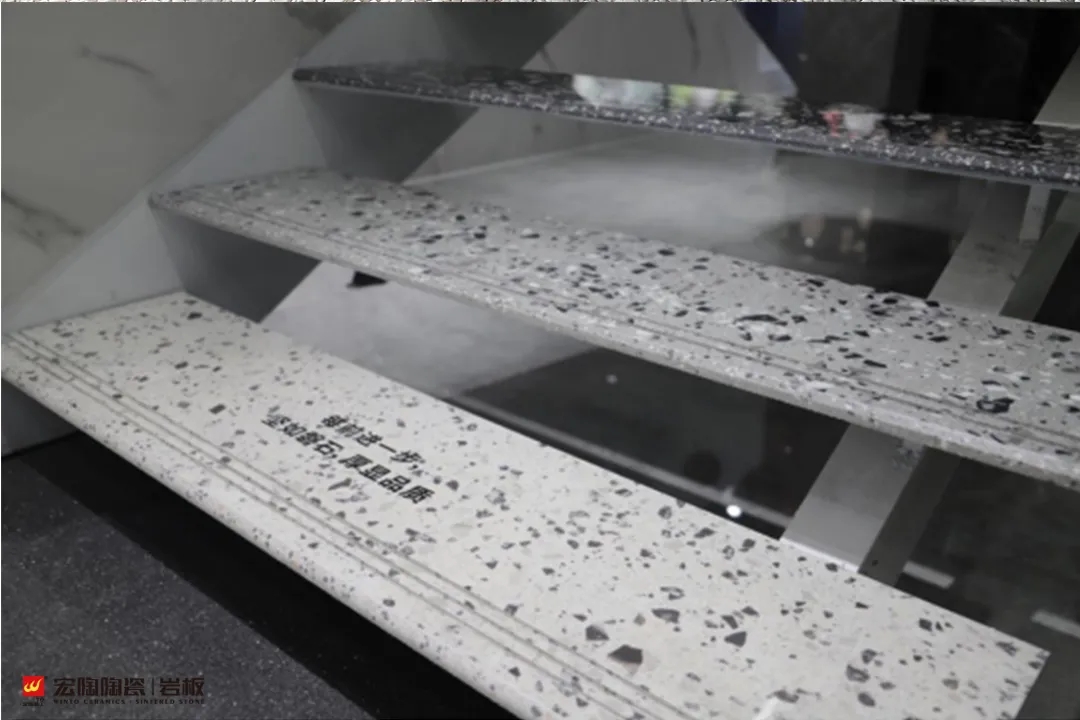 hjc888黄金城岩板楼梯效果图