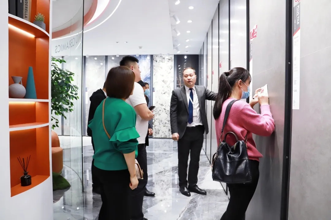 hjc888黄金城地砖总部展厅旅行职员现场图