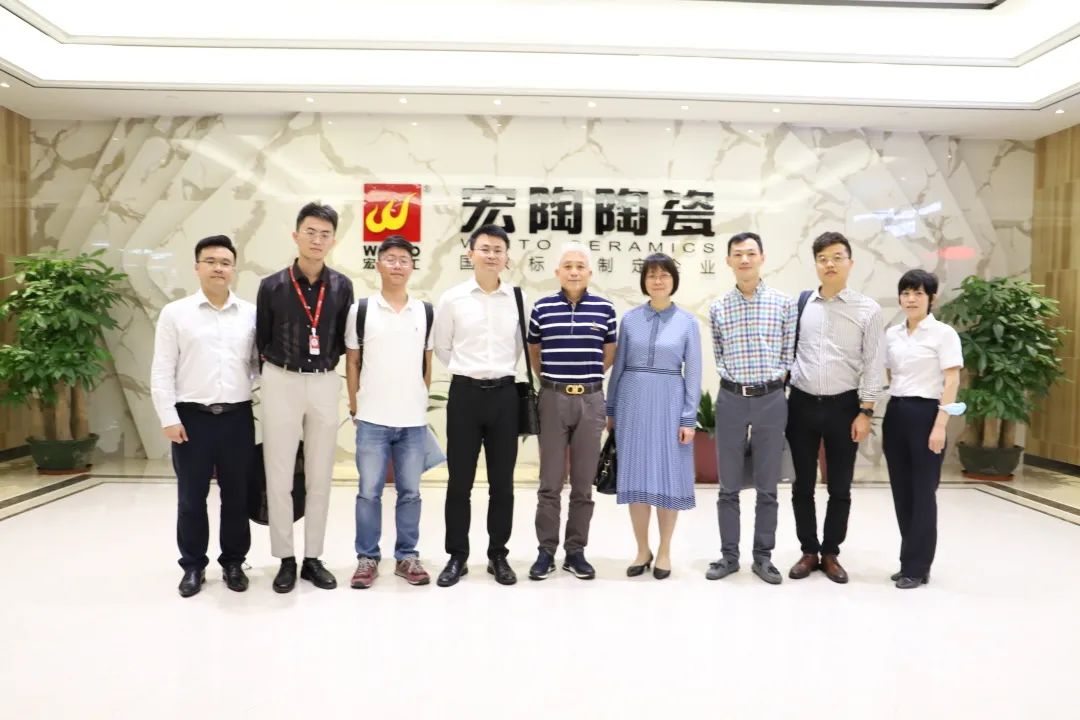 省市人社莅临hjc888黄金城陶瓷考察图片