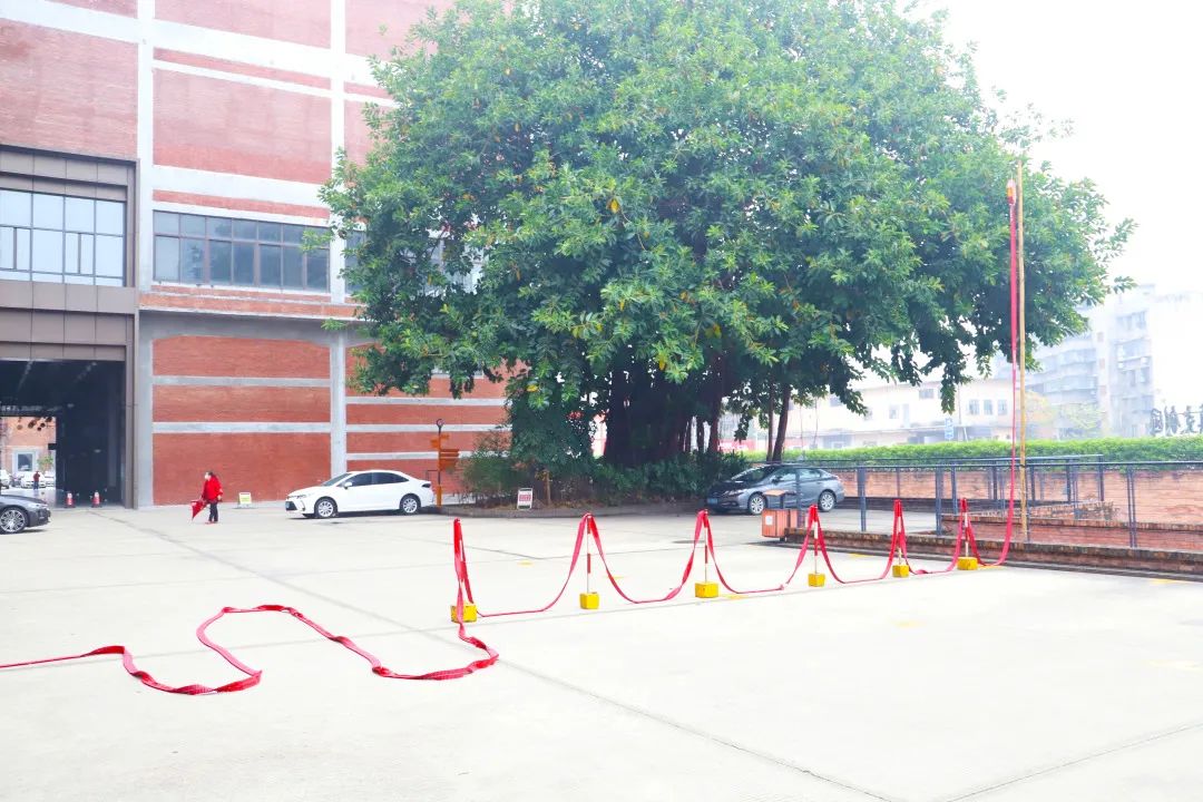 hjc888黄金城陶瓷总部营销中心鞭炮齐鸣