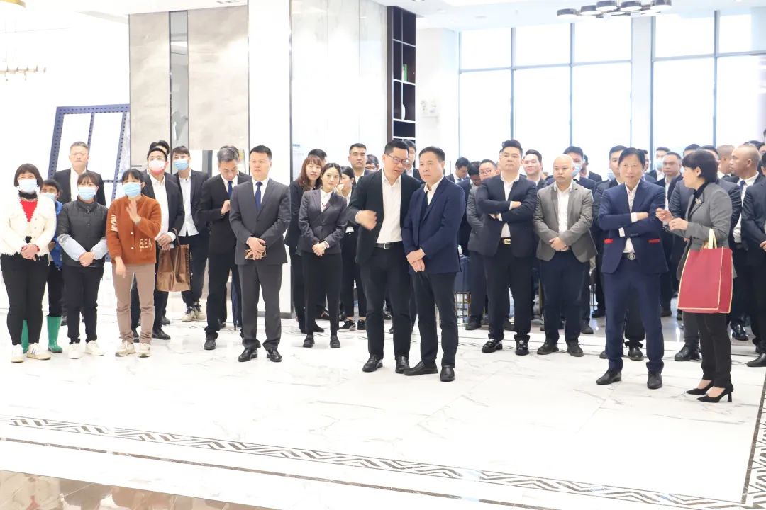 hjc888黄金城地砖公司高层及部分代表前往南海、清远生产基地，，，，，，，，配合庆祝瓷砖地砖生产基地开工