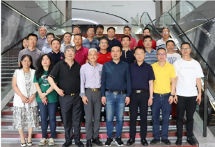 hjc888黄金城岩板参会代表合影留念